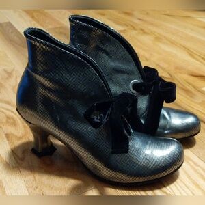 Fluevog Baroque silver 7.5 women's